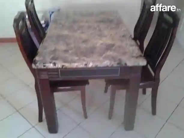 Table et 4 Chaises - Vue 1