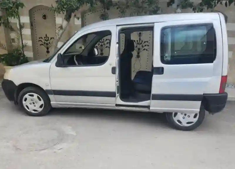 Peugeot Partner Essence 2005 - Vue 3