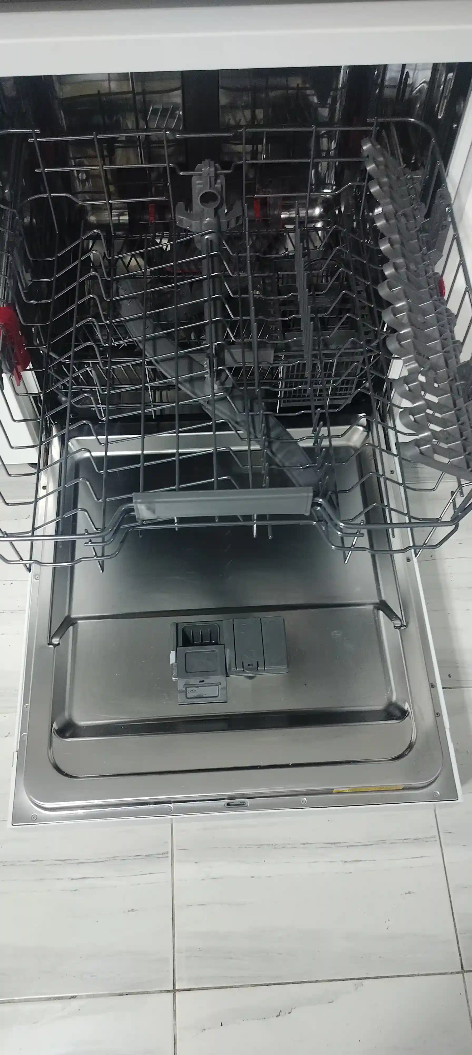 Lave Vaisselle Whirlpool Grande Capacité à Sfax Sud - Vue 1