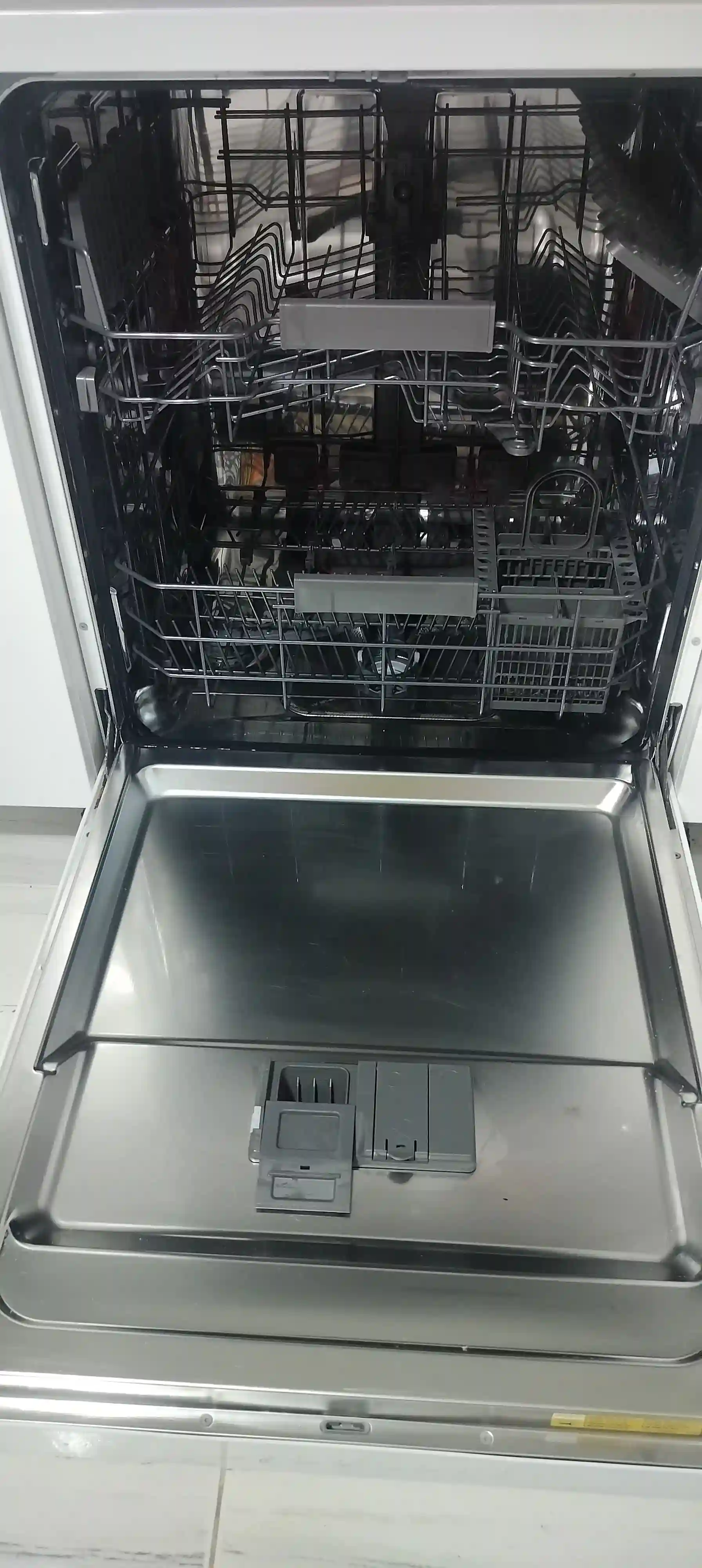 Lave Vaisselle Whirlpool Grande Capacité à Sfax Sud - Vue 4