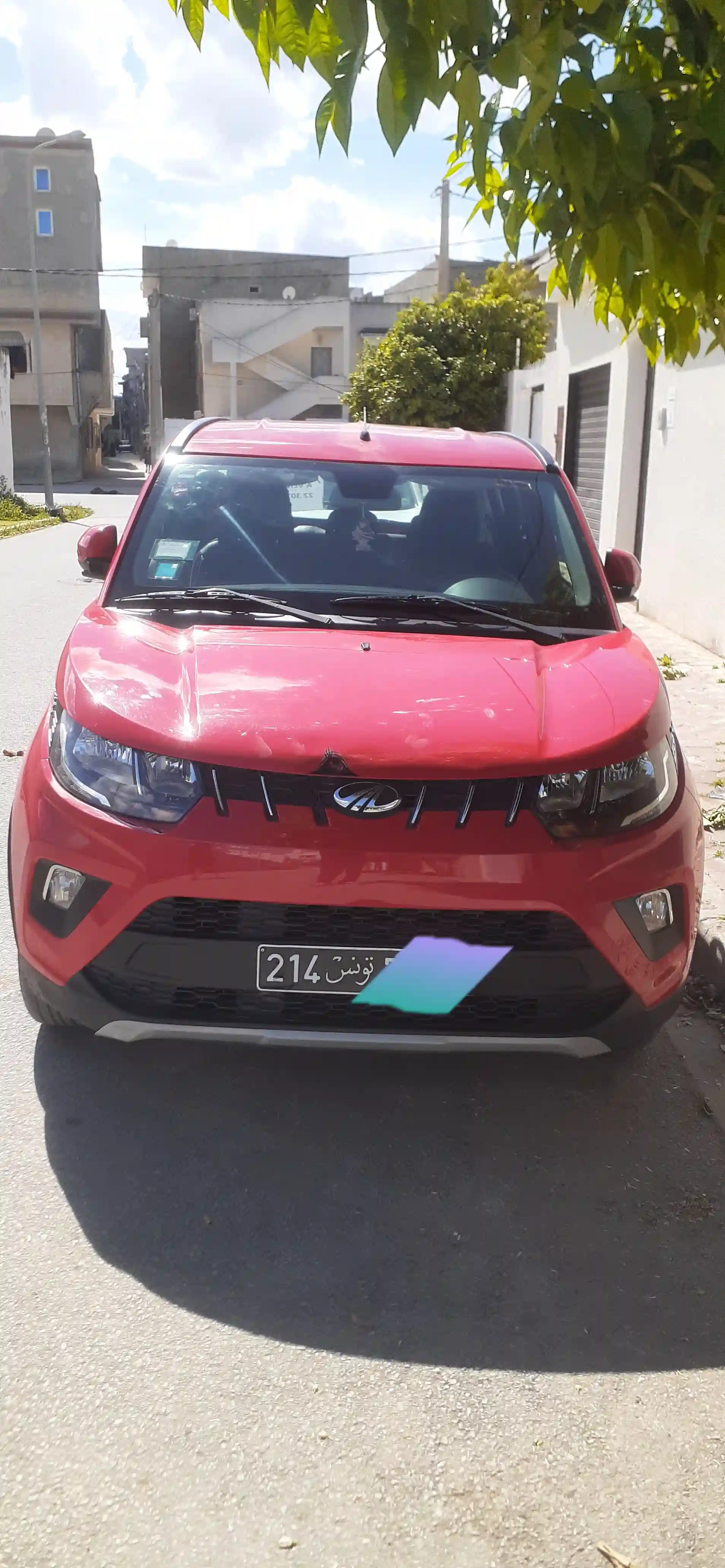 Mahindra kuv 100 k8 à Nouvelle Medina - Vue 1