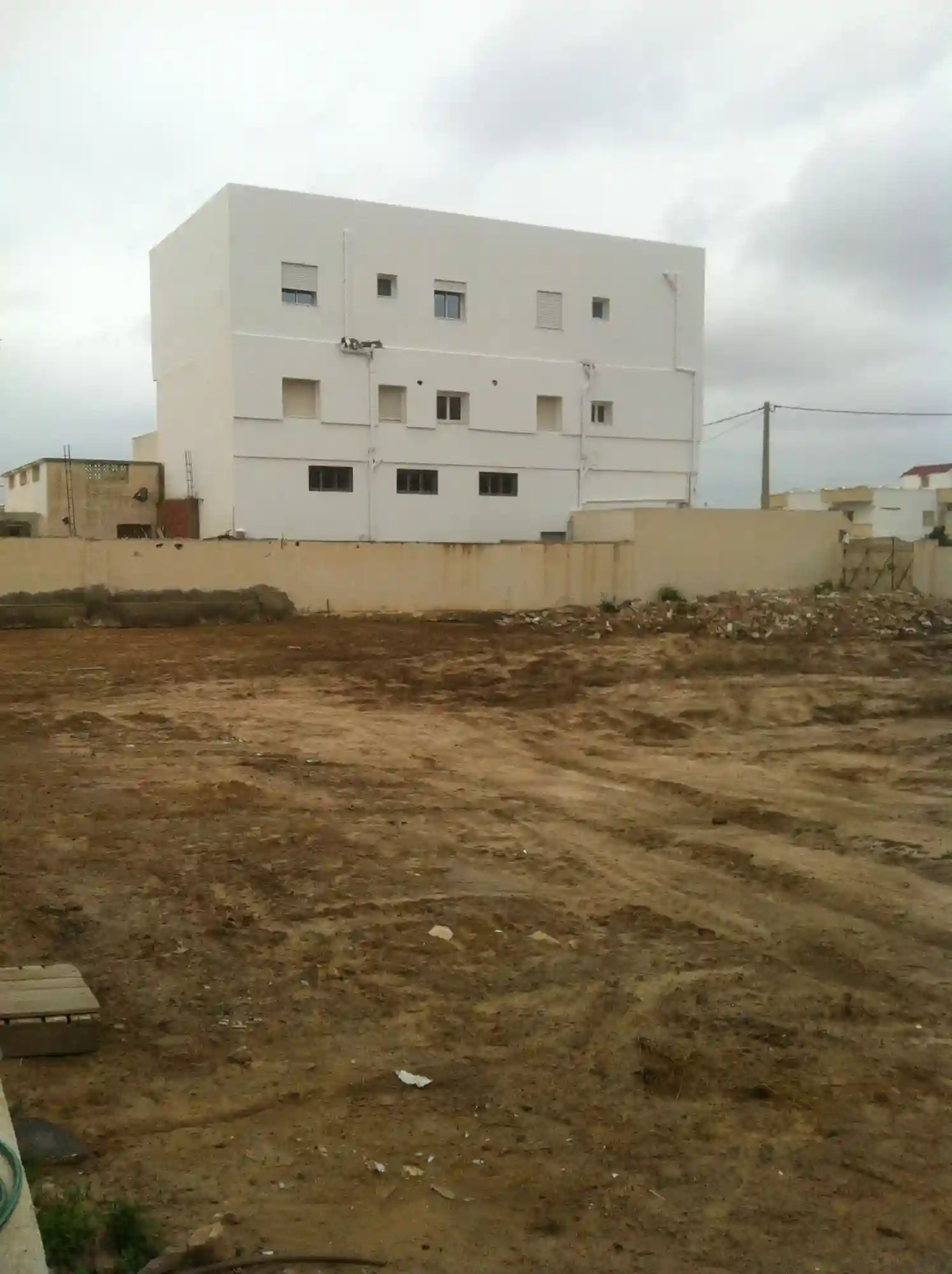 Terrain de 990 m² Route el ain km - Vue 1