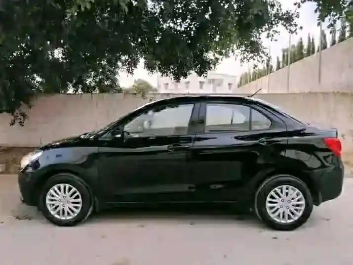 Suzuki Dzire GL Première Main EN Excellent État - Vue 3
