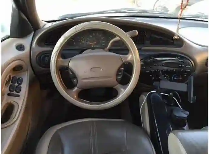 Ford Taurus SE (américaine) - Vue 3