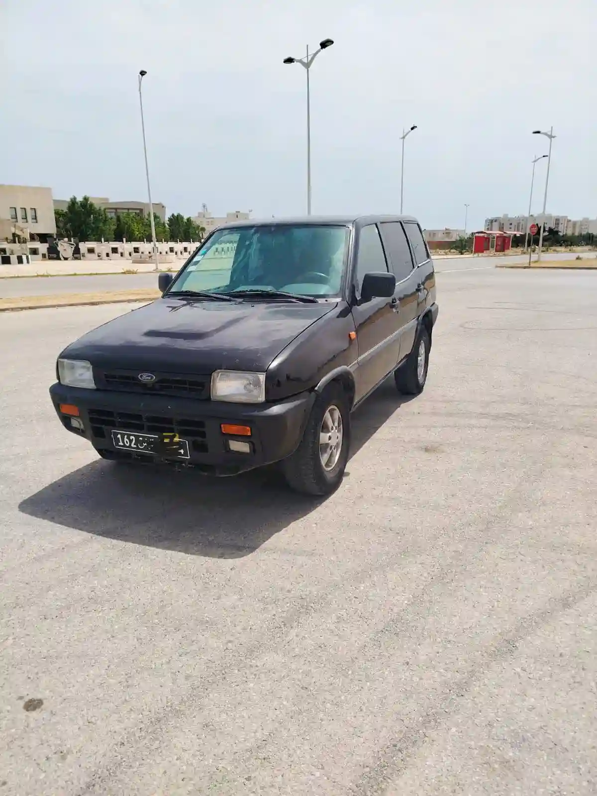 4x4 Ford Maverick 7 Places à Nabeul - Vue 2