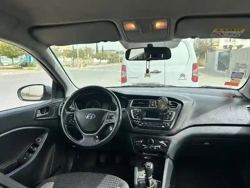 Hyundai I20 Essence 2020 - Vue 1