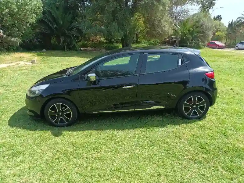Renault Clio Essence 2015 - Vue 1