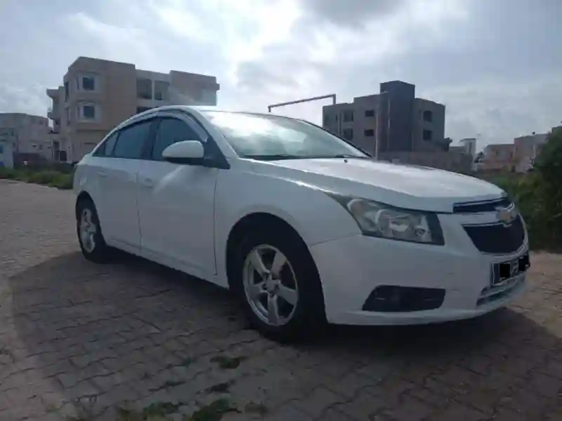 Chevrolet Cruze Essence 2012 - Vue 3
