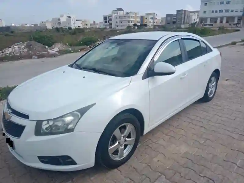 Chevrolet Cruze Essence 2012 - Vue 4