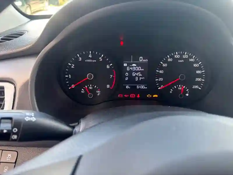 Kia RIO Essence 2023 - Vue 7