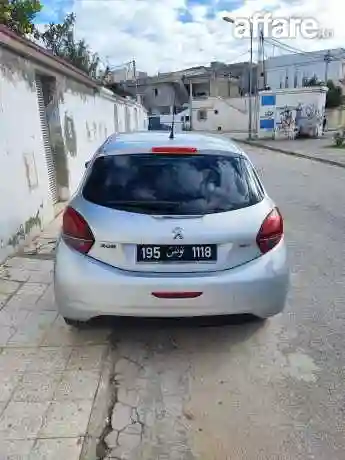 Peugeot 208 - Vue 1