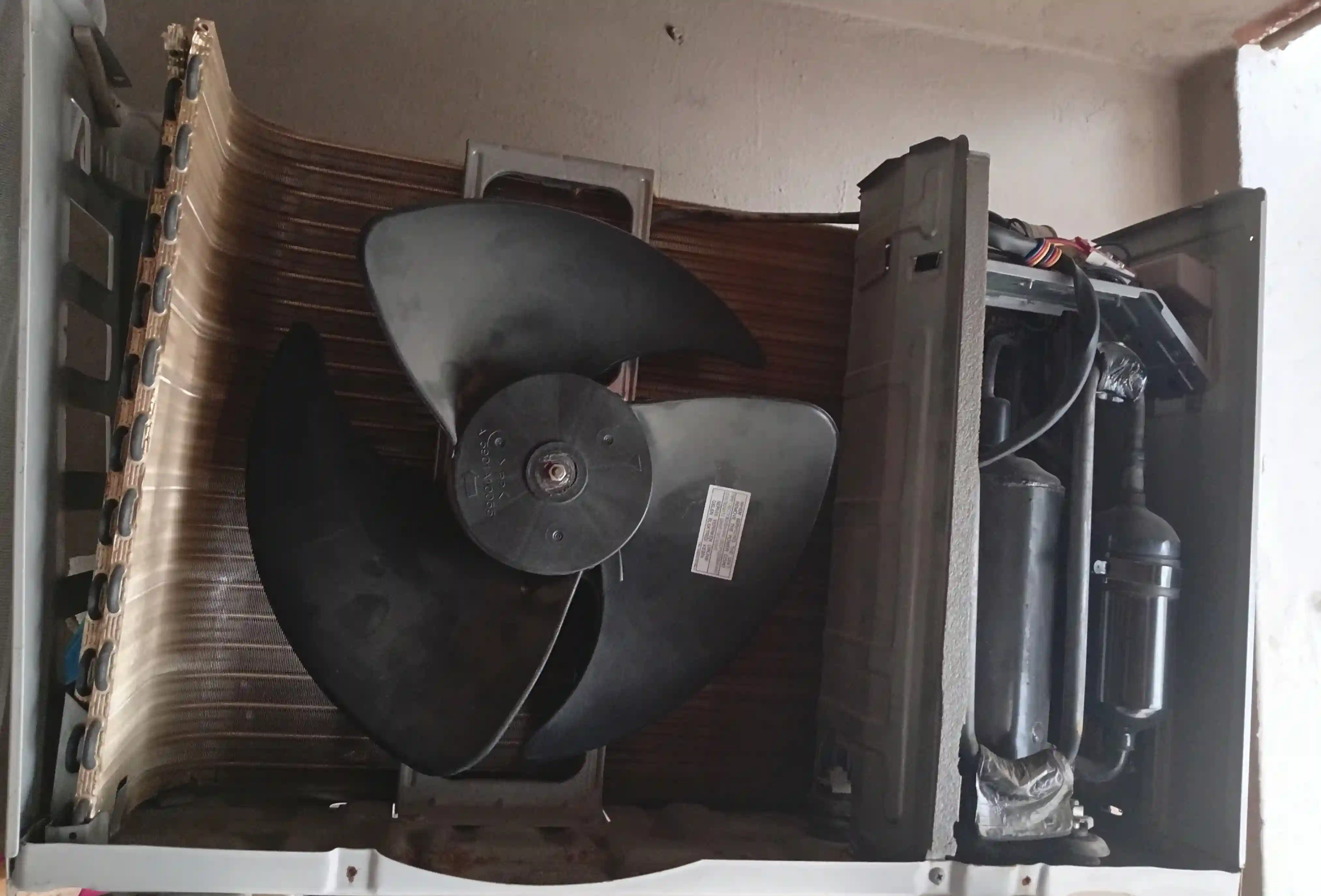 Climatiseur lg 12000 c f bon Occasion à Ezzouhour (tunis) - Vue 2