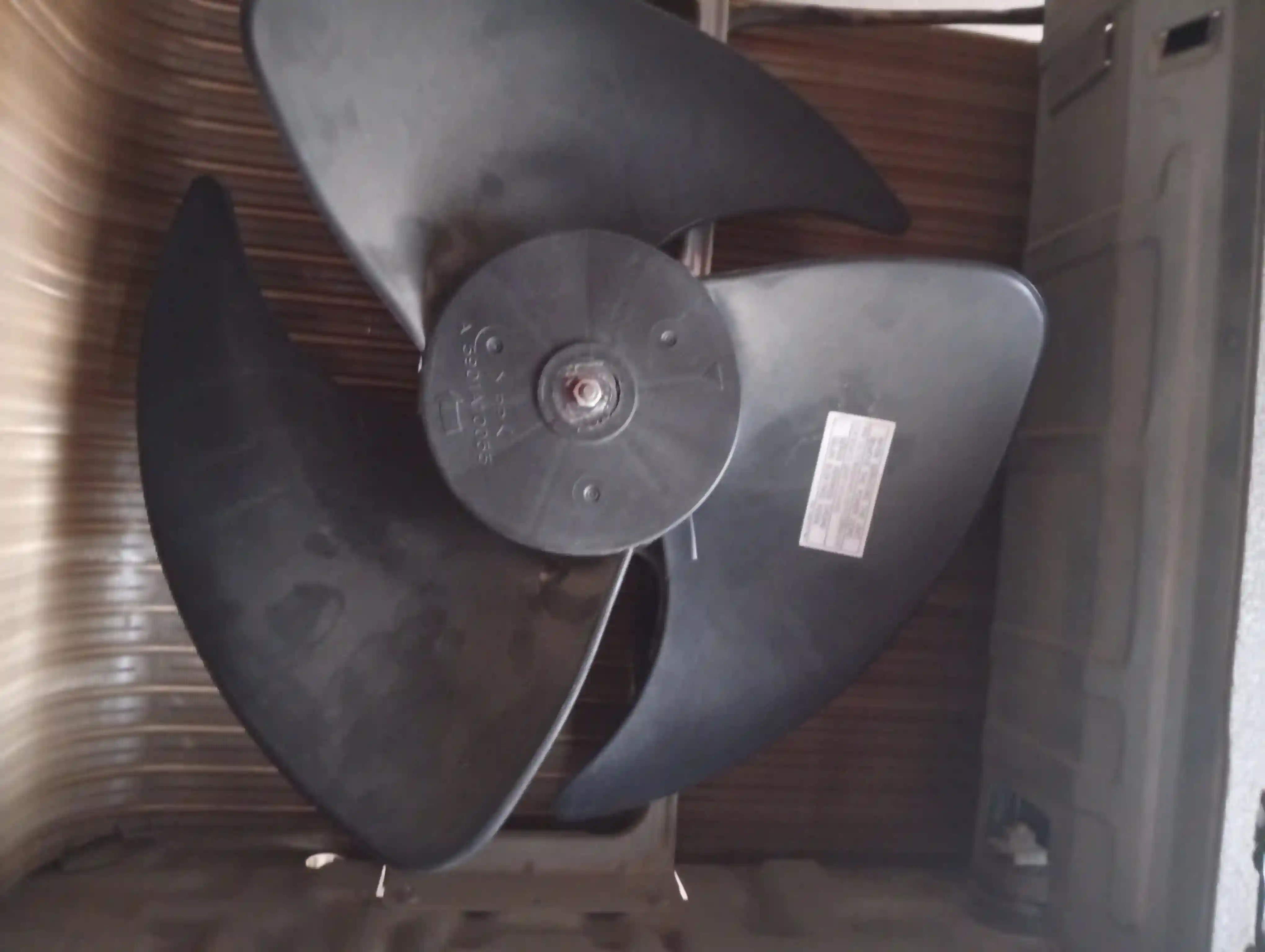 Climatiseur lg 12000 c f bon Occasion à Ezzouhour (tunis) - Vue 4