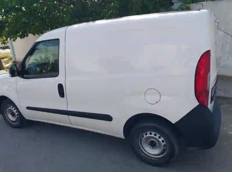 Fiat Doblo Diesel 2022 - Vue 4
