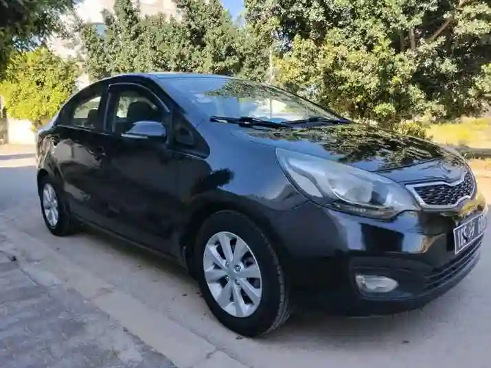 KIA RIO Première Main EN Excellent État - Vue 2