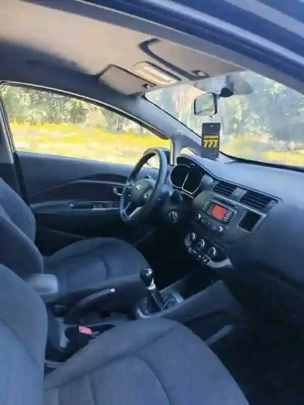 KIA RIO Première Main EN Excellent État - Vue 8