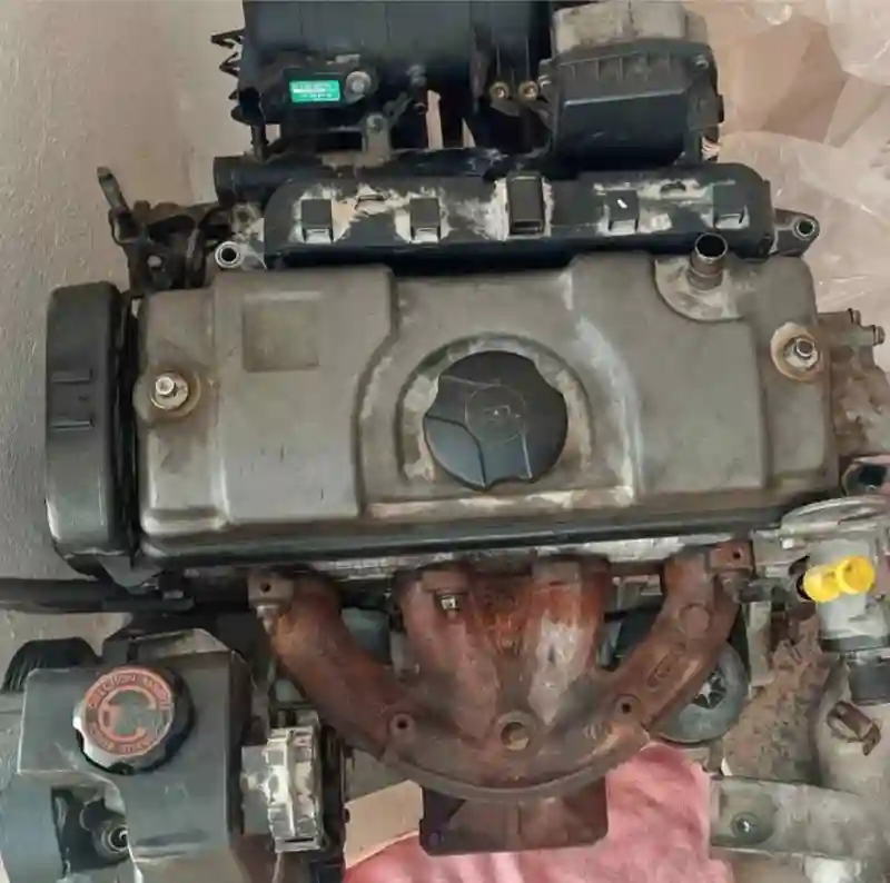 Moteur Peugeot 206 Avec Boîte Et Accessoires - Vue 2