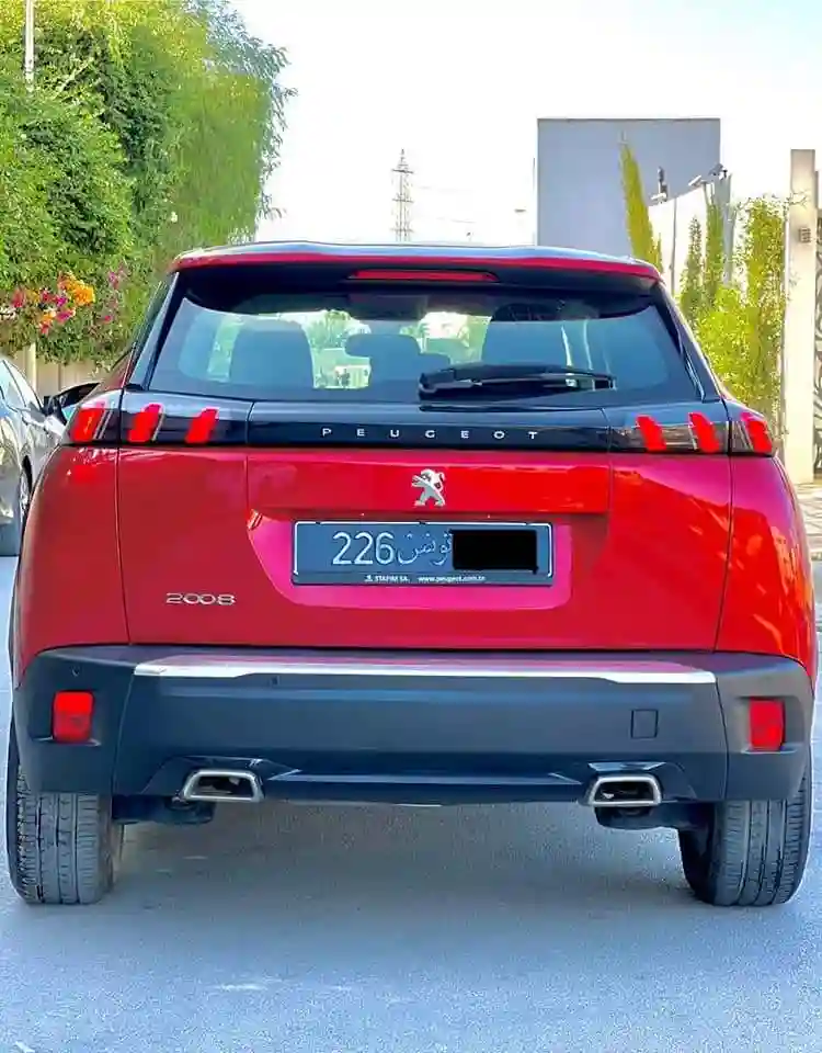 Voiture Peugeot 2008 à Cite Ennasr 2 - Vue 1