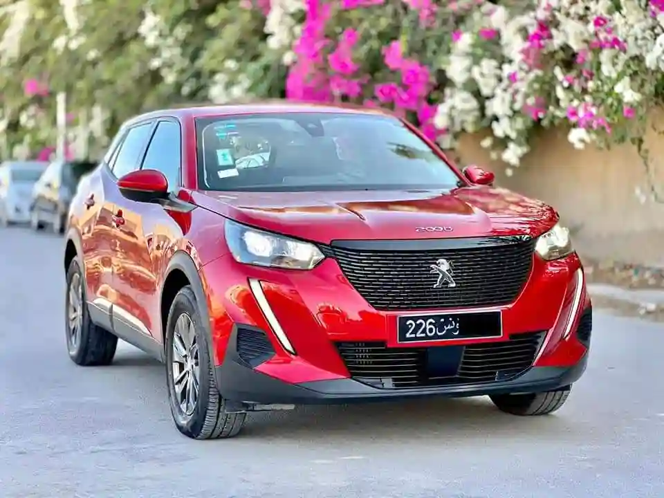 Voiture Peugeot 2008 à Cite Ennasr 2 - Vue 4