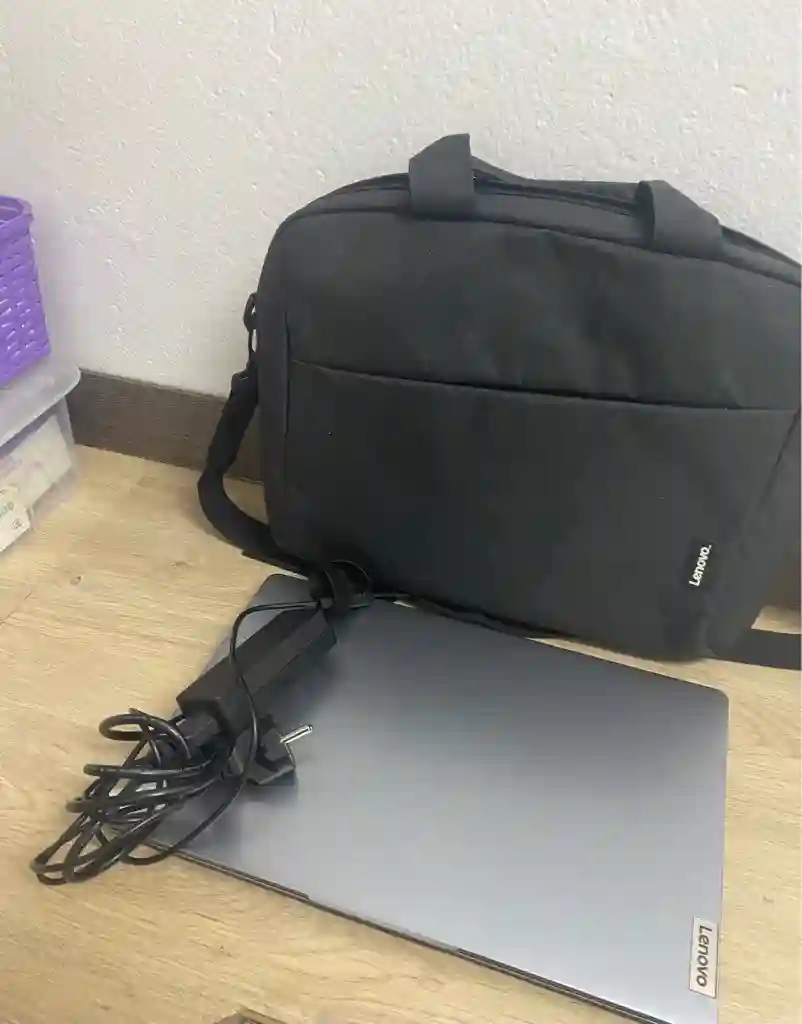 PC Portable Lenovo - Vue 1