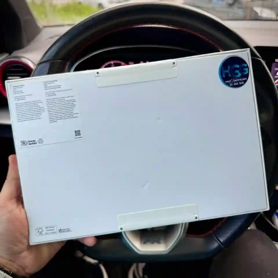 Samsung Galaxy Tab S9 FE (cacheté) - Vue 3