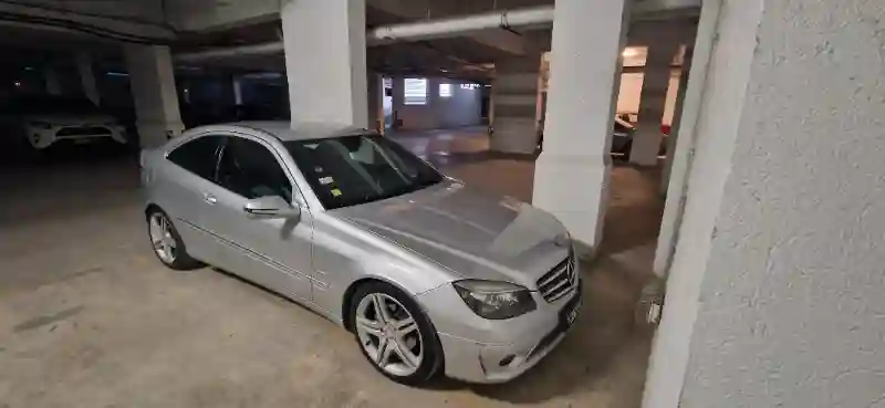 Mercedes Classe C Essence 2009 - Vue 3