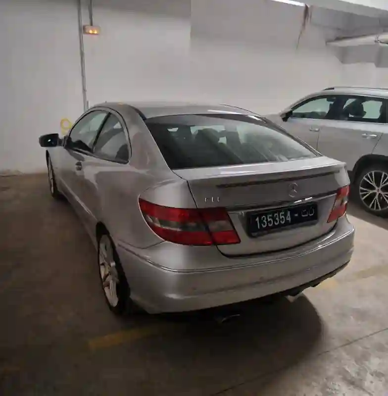 Mercedes Classe C Essence 2009 - Vue 5