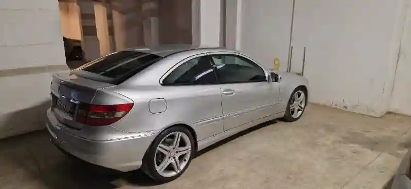 Mercedes Classe C Essence 2009 - Vue 6