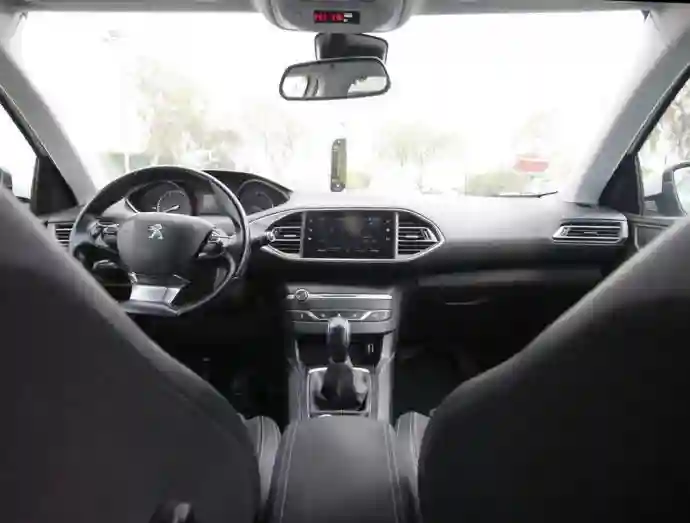 Peugeot 308 - Vue 1