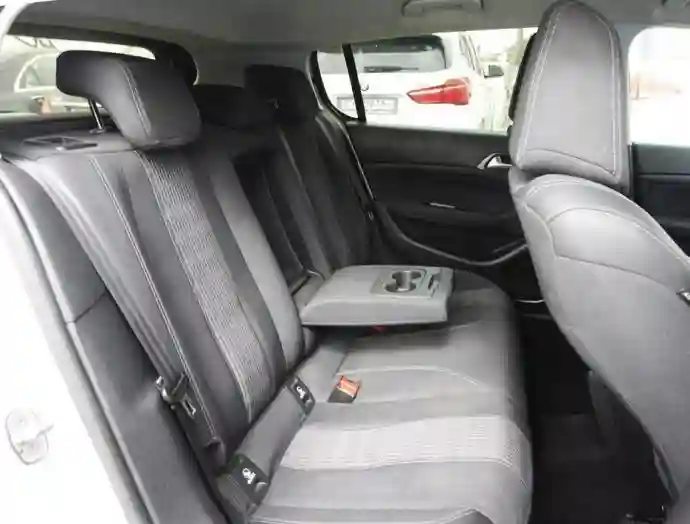 Peugeot 308 - Vue 4