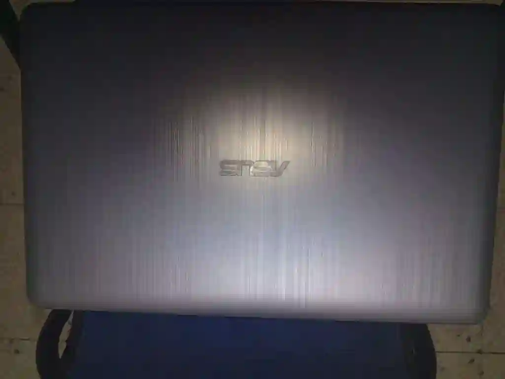 Asus PC Portable - Vue 1