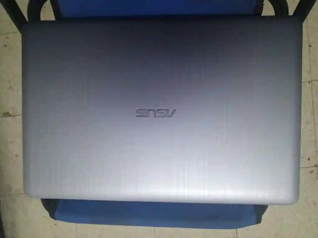 Asus PC Portable - Vue 4