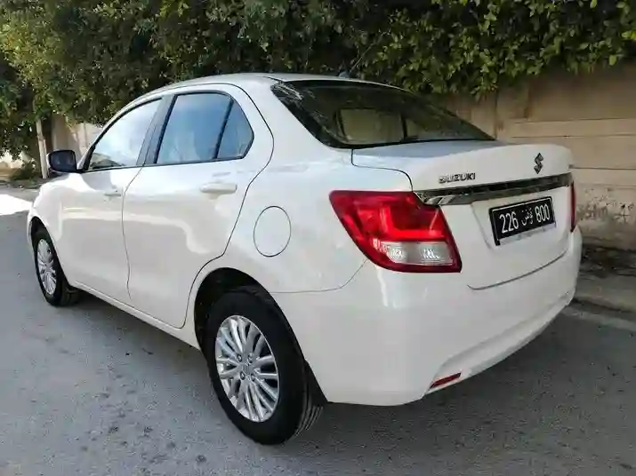 Suzuki Dzire GL EN État Neuf - Vue 8