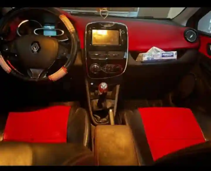 Renault Clio Essence 2013 - Vue 3