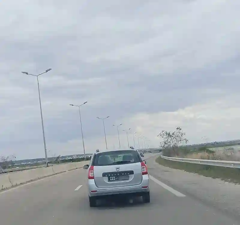 Dacia Logan MCV Essence 2021 - Vue 2