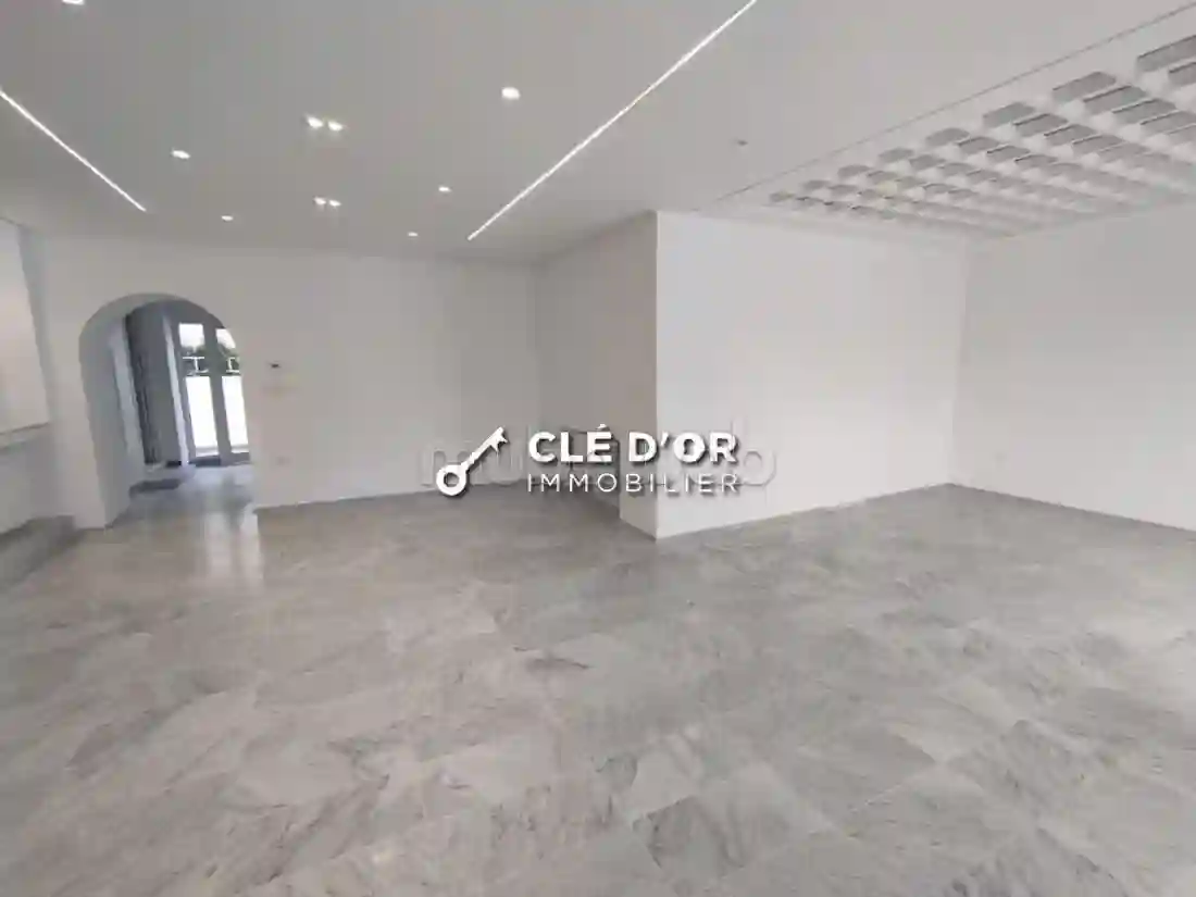 Villa à Louer à La Marsa - Vue 3