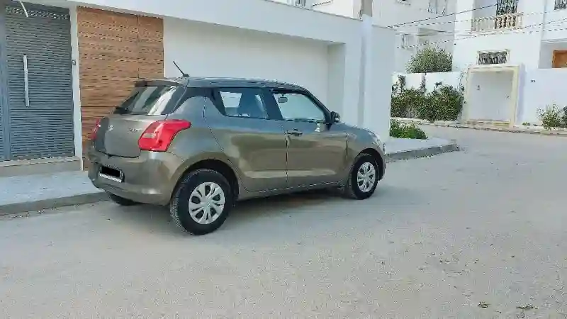 Suzuki Swift Essence 2021excellent État Première Main - Vue 1