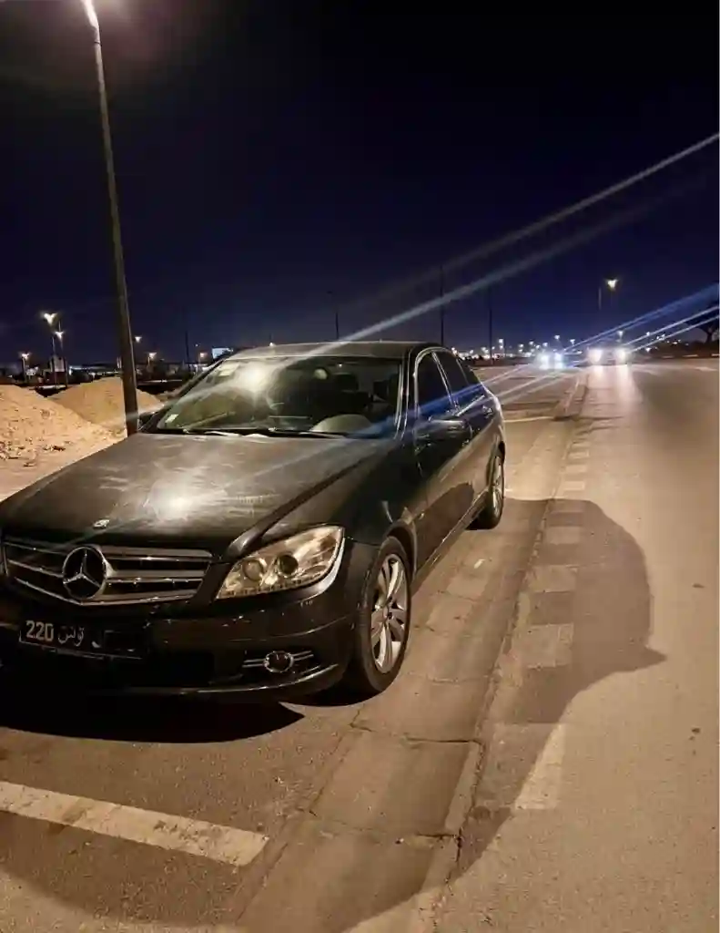 Mercedes C200 - Vue 3