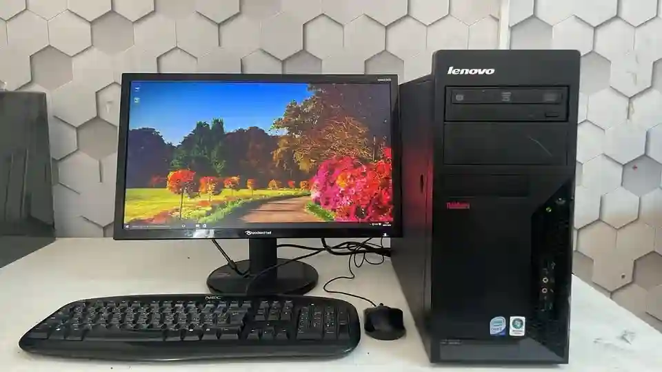 Pc Bureau Lenovo i3 4eme Génération 8G 500g380dt - Vue 1
