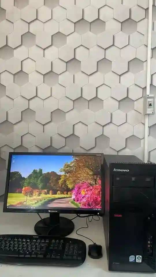 Pc Bureau Lenovo i3 4eme Génération 8G 500g380dt - Vue 2