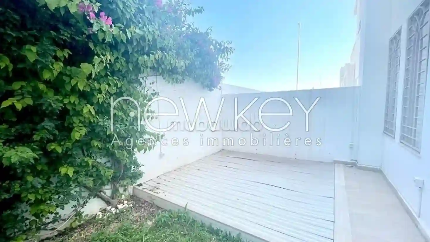 Une Villa Jumelée S4 Avec Jardin à Louer à La Soukra0