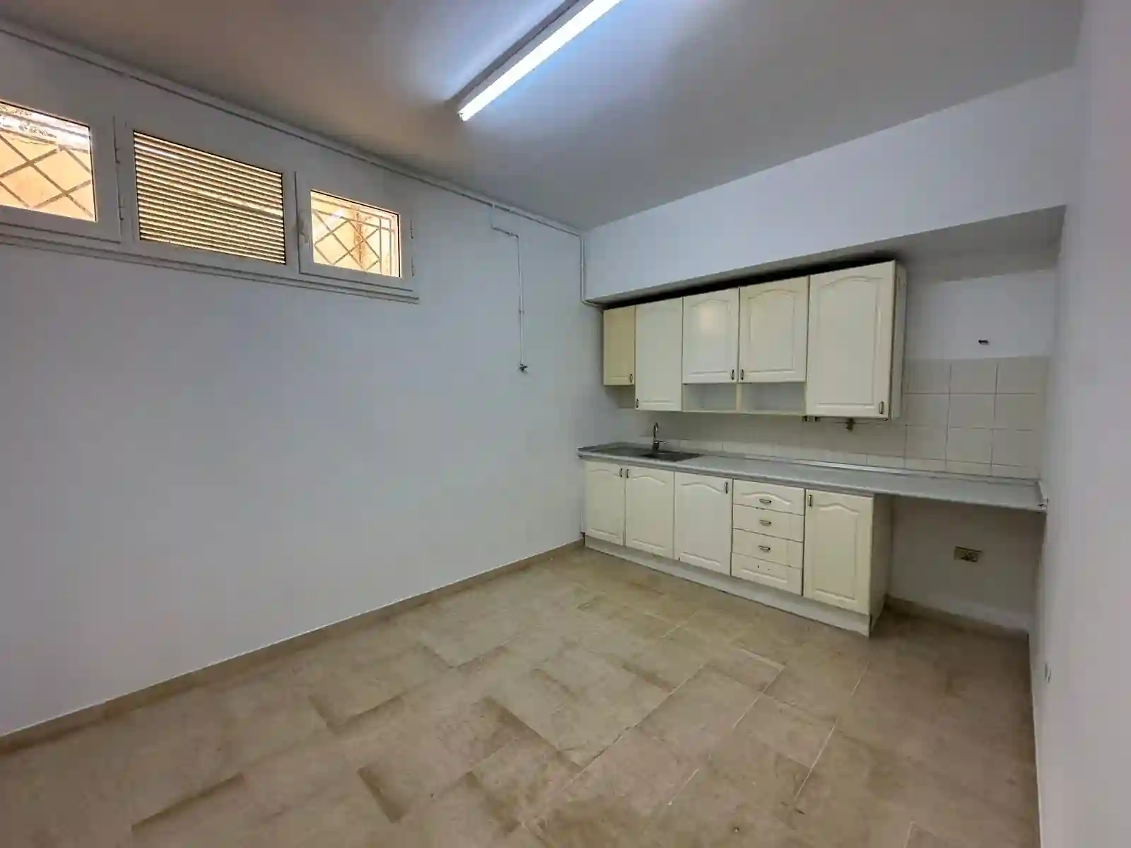 Appartement Bureau h2 à Cité Ennasr à Cite Ennasr 2 - Vue 2