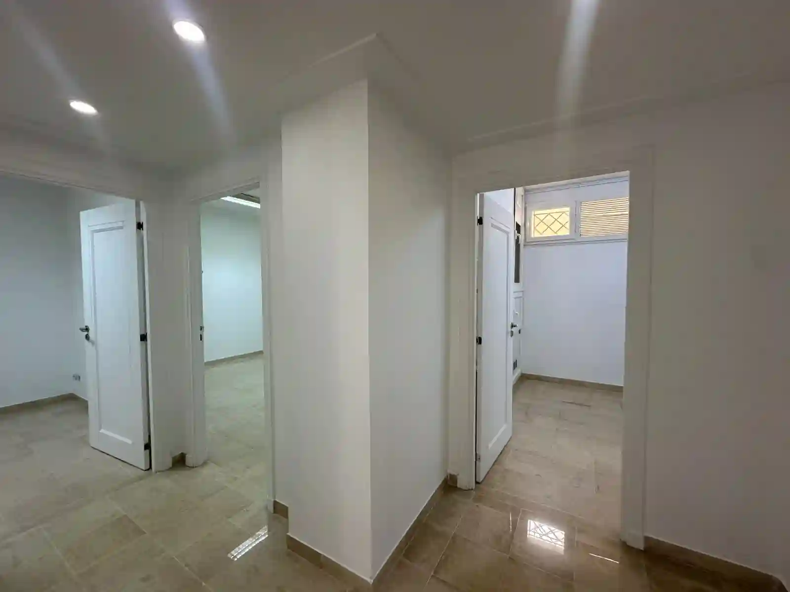 Appartement Bureau h2 à Cité Ennasr à Cite Ennasr 2 - Vue 4