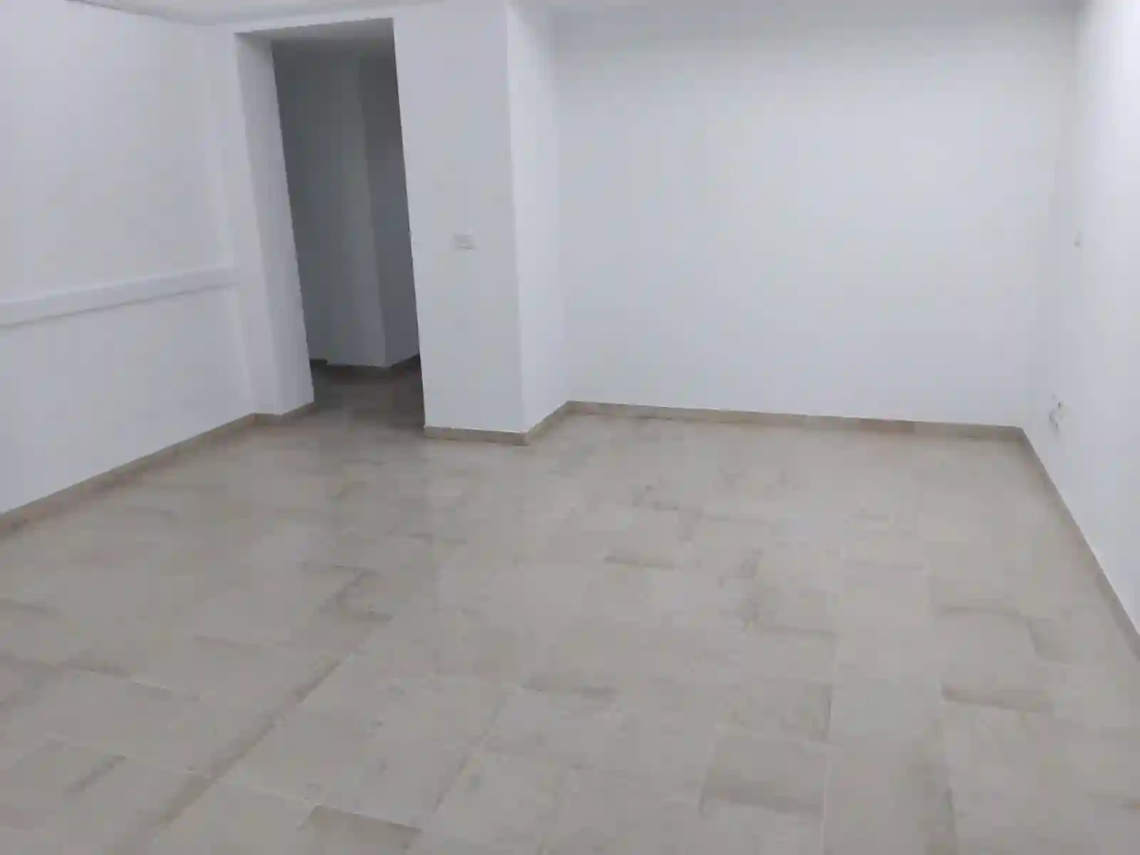 S2 a Ennasr sur L'avenue Hedi Nouira à Cite Ennasr 2 - Vue 3