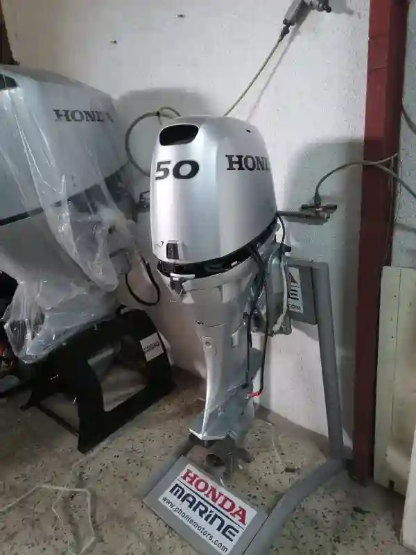 Moteur Honda 50ch - Vue 3