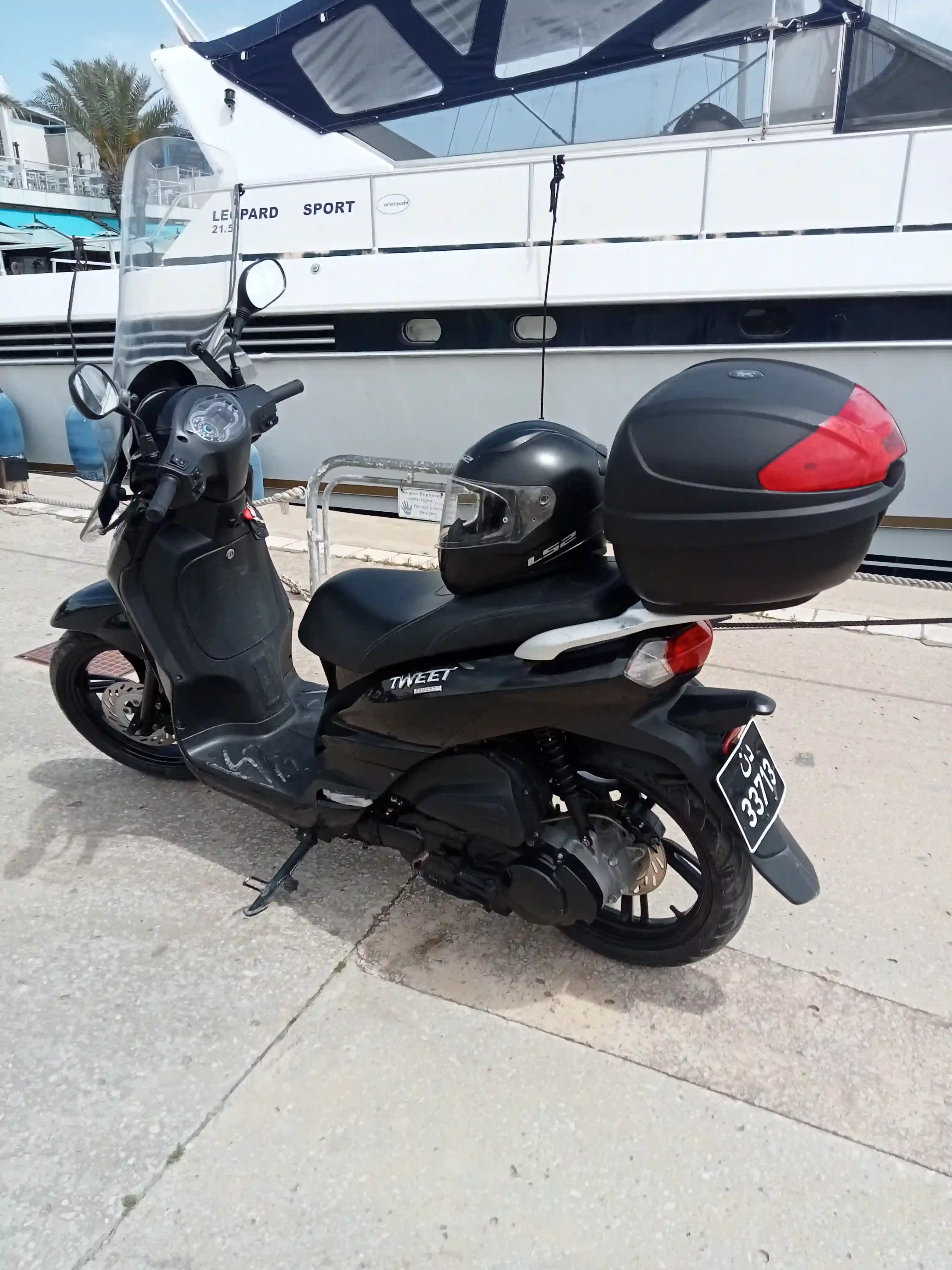 Peugeot Tweet 125 cc à Zone Hoteliere