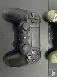 Ps4 Avec 3 Manettes et cd gta 5 à Ain Zaghouan