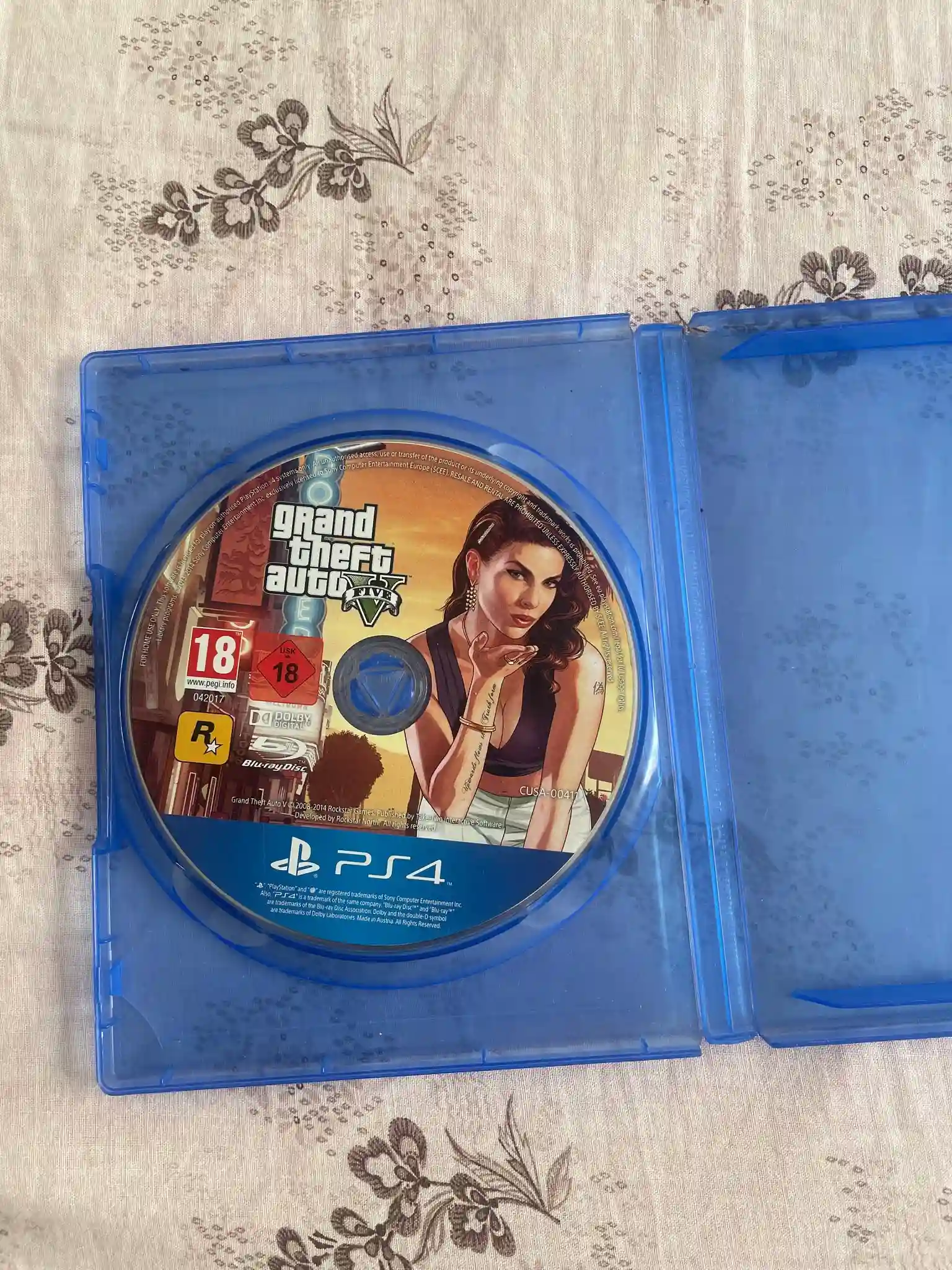 Ps4 Avec 3 Manettes et cd gta 5 à Ain Zaghouan - Vue 3