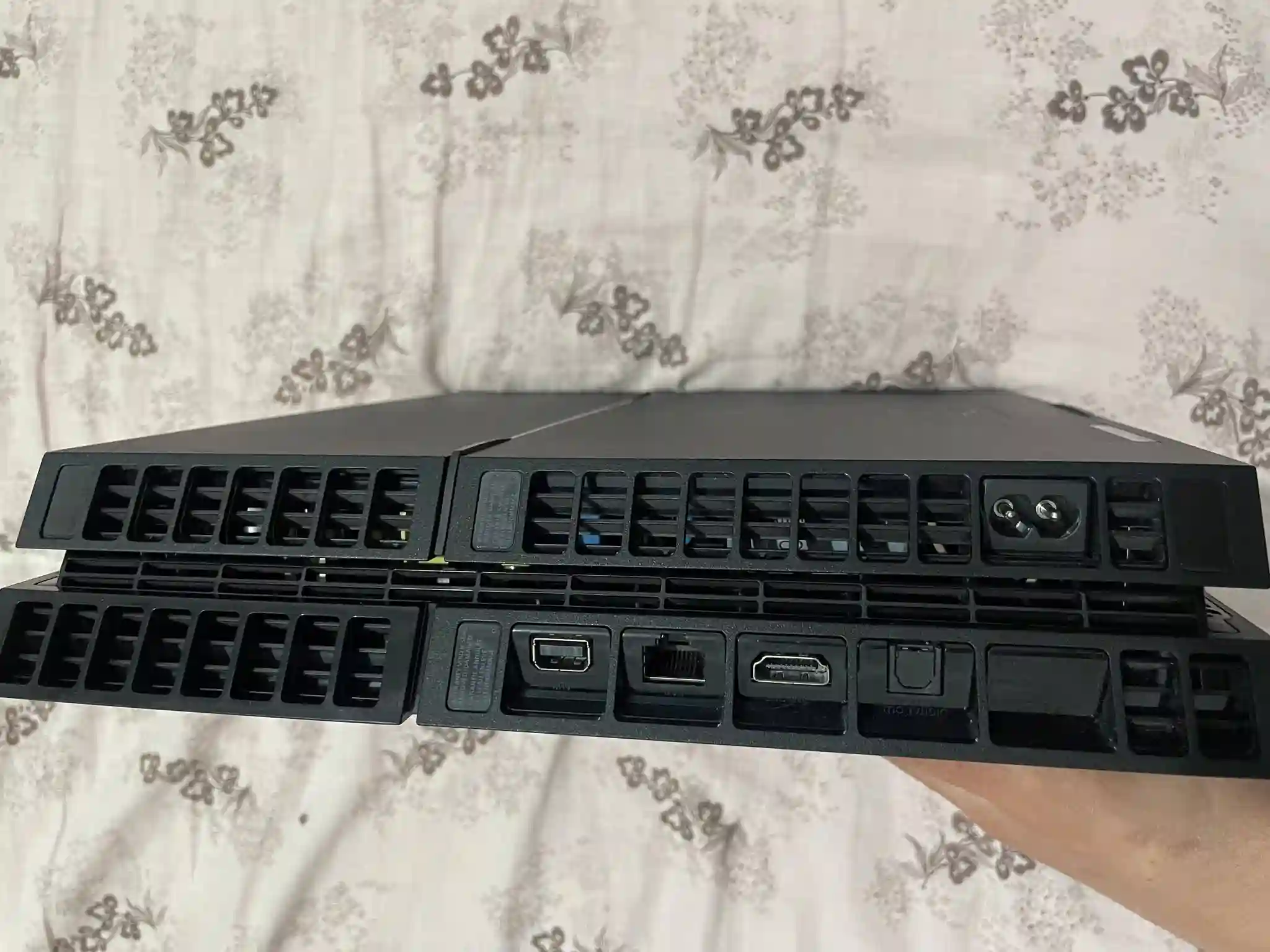 Ps4 Avec 3 Manettes et cd gta 5 à Ain Zaghouan - Vue 4