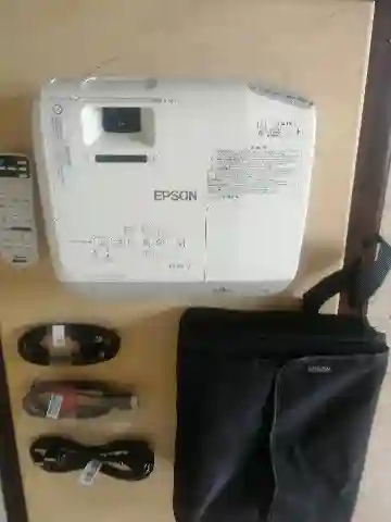 Vidéoprojecteur Epson eb x27 Réseaux Rj45 à El Ouerdia - Vue 2